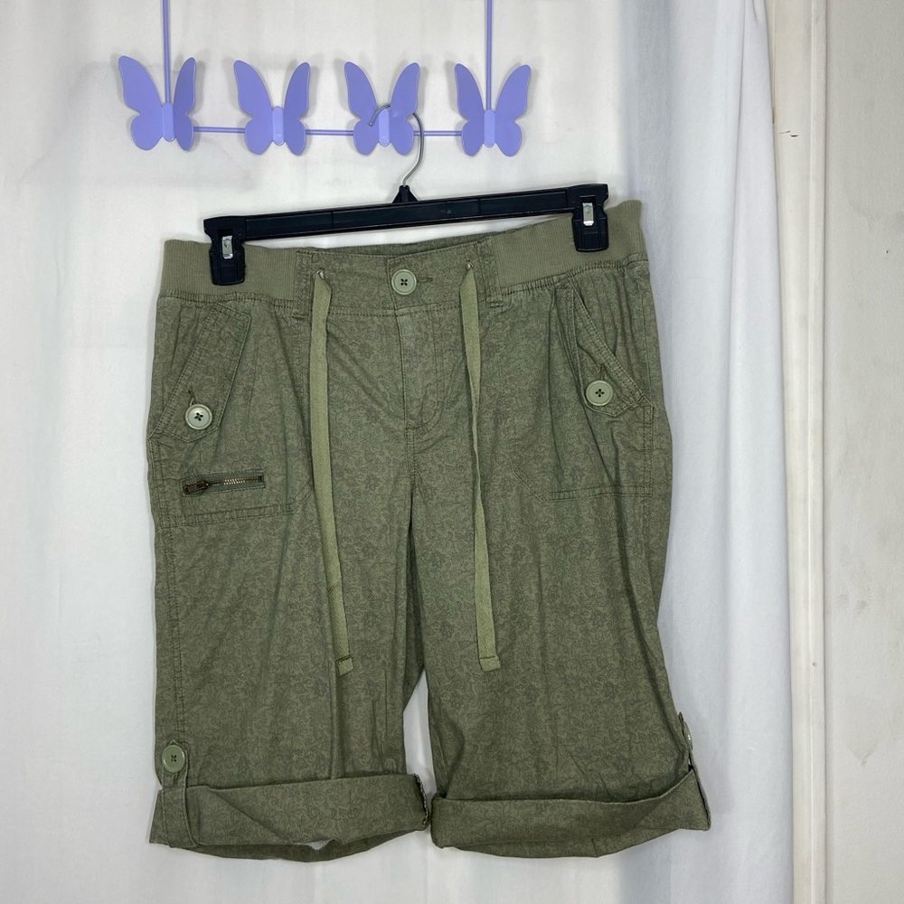 Relativity women’s khaki green floral print stretch tie‎ cuffed long shorts 8